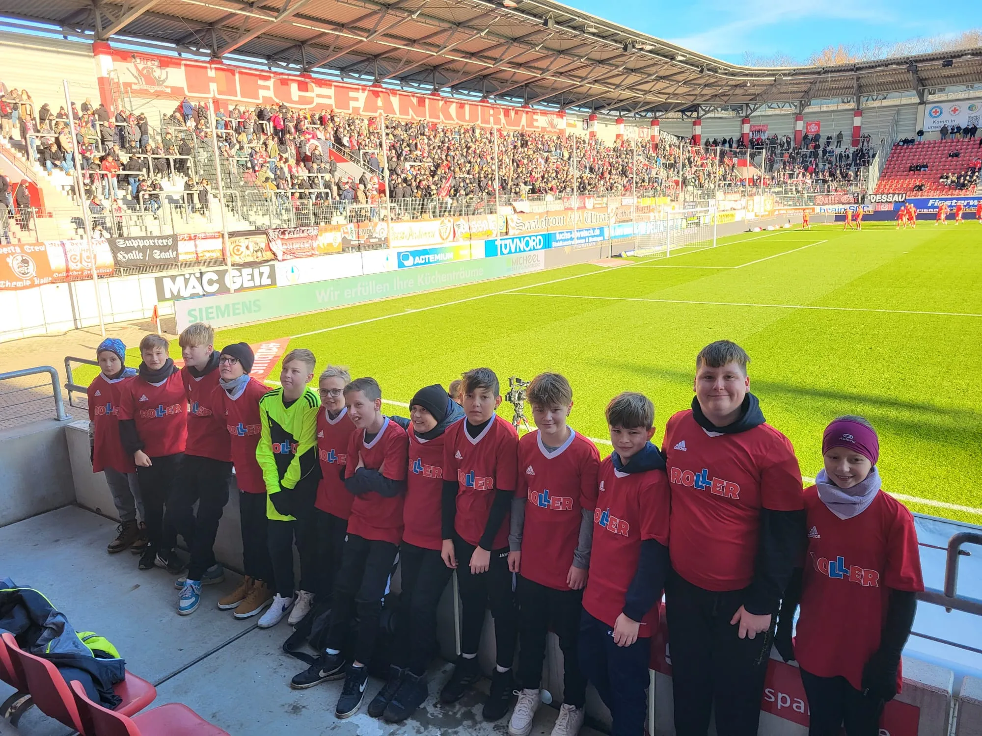 D2-Junioren waren Einlaufkids im Halleschen Leuna-Chemie-Stadion